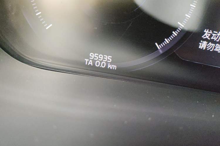 Used Volvo XC60 2019 T5 4x4 Smart Edition China V Standard Odometer Close Up