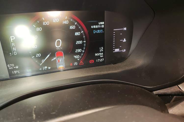 Used Volvo XC60 2019 T5 4x4 Smart Edition China V Standard Odometer Close Up