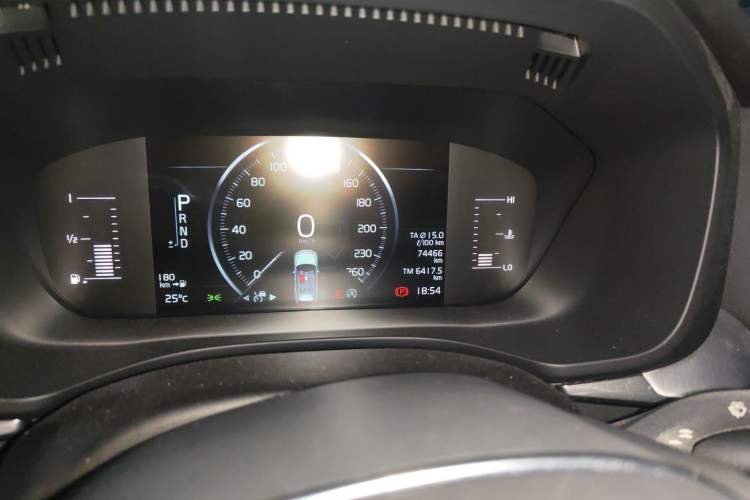 Used Volvo XC60 2019 T5 4x4 Smart Edition China V Standard Odometer Close Up