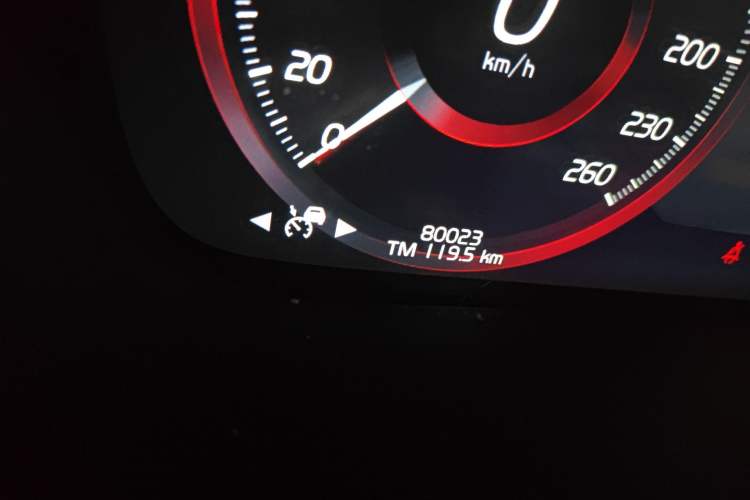 Used Volvo XC60 2019 T5 4x4 Smart Edition China V Standard Odometer Close Up