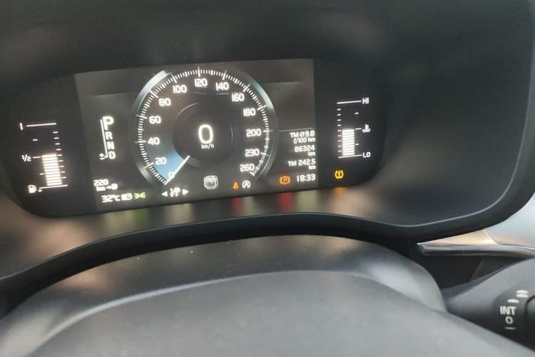 Used Volvo XC60 2019 T5 4x4 Smart Edition China V Standard Odometer Close Up
