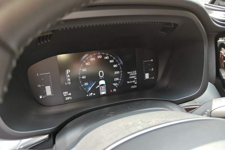 Used Volvo XC60 2019 T5 4x4 Smart Edition China V Standard Odometer Close Up