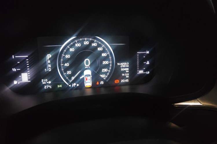 Used Volvo XC60 2019 T5 4x4 Smart Edition China V Standard Odometer Close Up