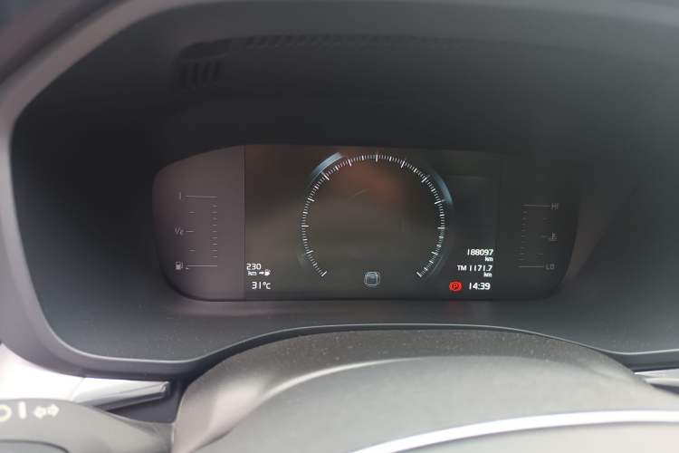 Used Volvo XC60 2019 T5 4x4 Smart Edition China VI Standard Odometer Close Up