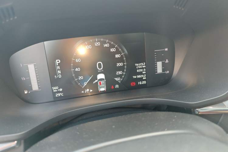 Used Volvo XC60 2019 T5 4x4 Smart Edition China V Standard Odometer Close Up
