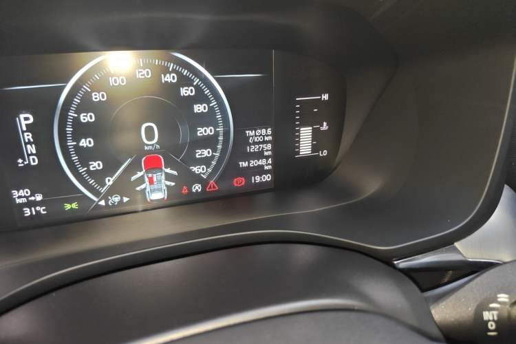 Used Volvo XC60 2019 T5 4x4 Smart Edition China V Standard Odometer Close Up