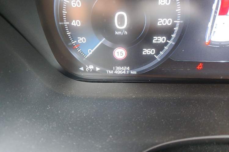 Used Volvo XC60 2019 T5 4x4 Smart Edition China V Standard Odometer Close Up