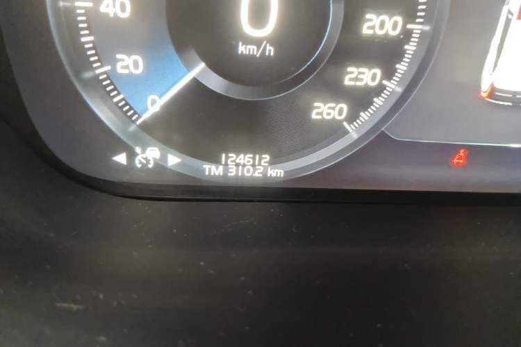 Used Volvo XC60 2019 T5 4x4 Smart & Dynamic Sport Edition China VI Standard Odometer Close Up