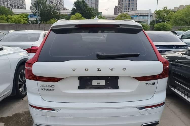 Used Volvo XC60 2019 T5 4x4 Smart Edition China VI Standard Rear