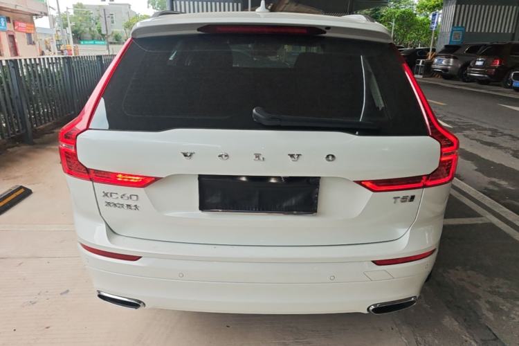 Used Volvo XC60 2019 T5 4x4 Smart Edition China VI Standard Rear