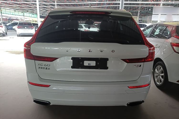 Used Volvo XC60 2019 T5 4x4 Smart Edition China VI Standard Rear