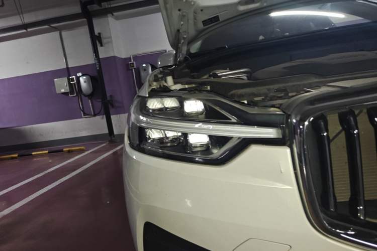 Used Volvo XC60 2019 T5 4x4 Smart Edition China V Standard Right Front Headlight