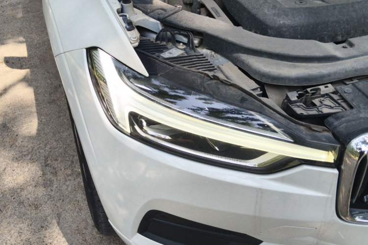 Used Volvo XC60 2019 T5 4x4 Smart Edition China V Standard Right Front Headlight
