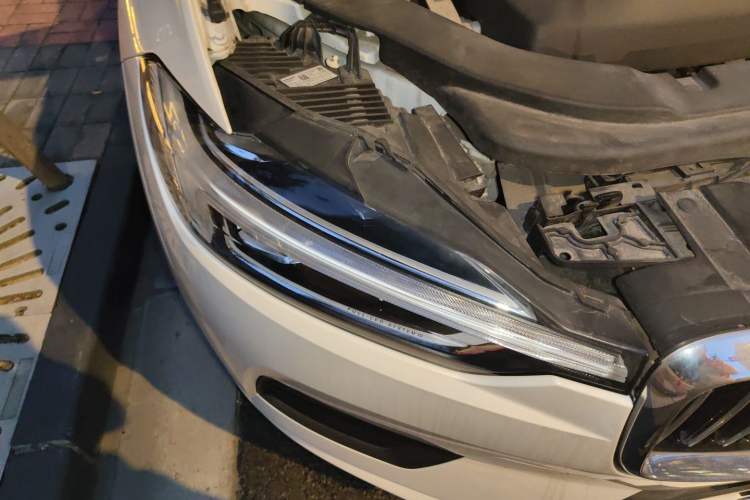 Used Volvo XC60 2019 T5 4x4 Smart Edition China V Standard Right Front Headlight