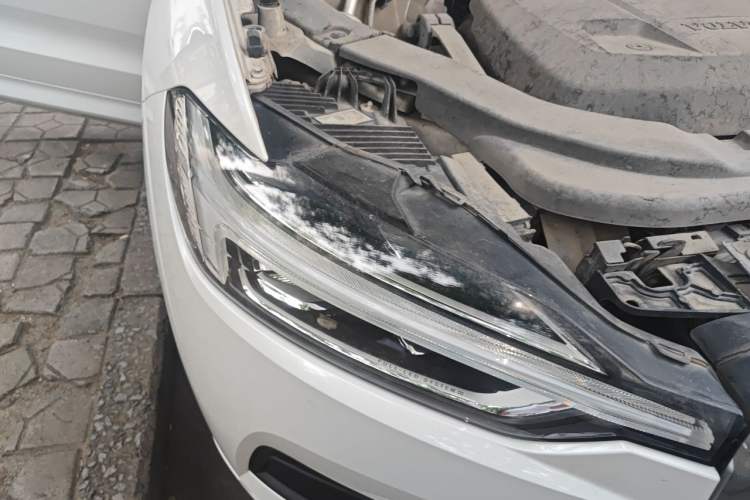 Used Volvo XC60 2019 T5 4x4 Smart Edition China V Standard Right Front Headlight