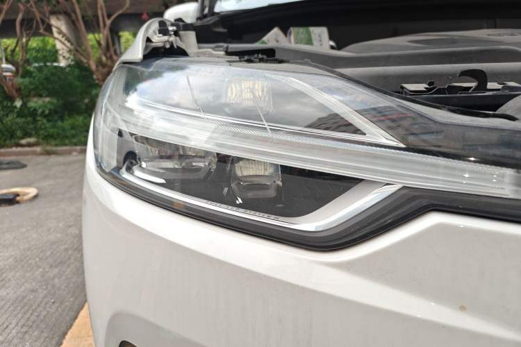 Used Volvo XC60 2019 T5 4x4 Smart Edition China VI Standard Right Front Headlight