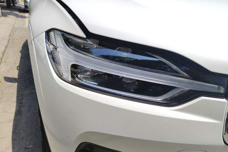Used Volvo XC60 2019 T5 4x4 Smart Edition China VI Standard Right Front Headlight