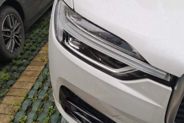 Used Volvo XC60 2019 T5 4x4 Smart & Dynamic Sport Edition China VI Standard Right Front Headlight