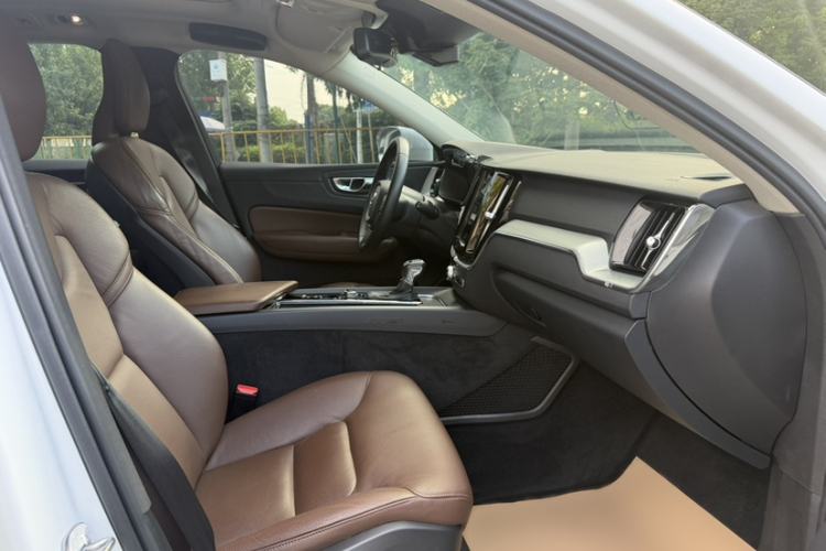 Used Volvo XC60 2019 T5 4x4 Smart Edition China VI Standard Right Front Seat