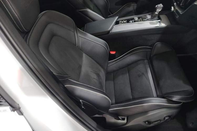 Used Volvo XC60 2019 T5 4x4 Smart & Dynamic Sport Edition China VI Standard Right Front Seat
