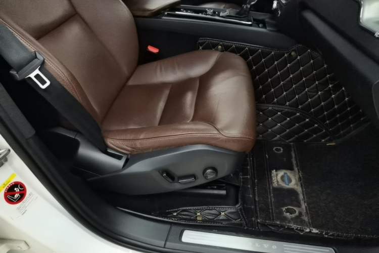 Used Volvo XC60 2019 T5 4x4 Zhiyuan Edition China VI Standard Right Front Seat