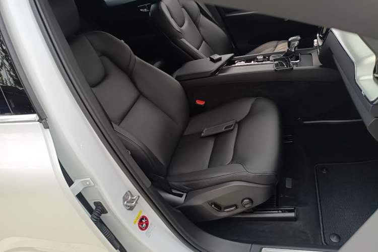 Used Volvo XC60 2019 T5 4x4 Smart Edition China VI Standard Right Front Seat