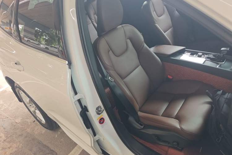 Used Volvo XC60 2019 T5 4x4 Smart Edition China VI Standard Right Front Seat