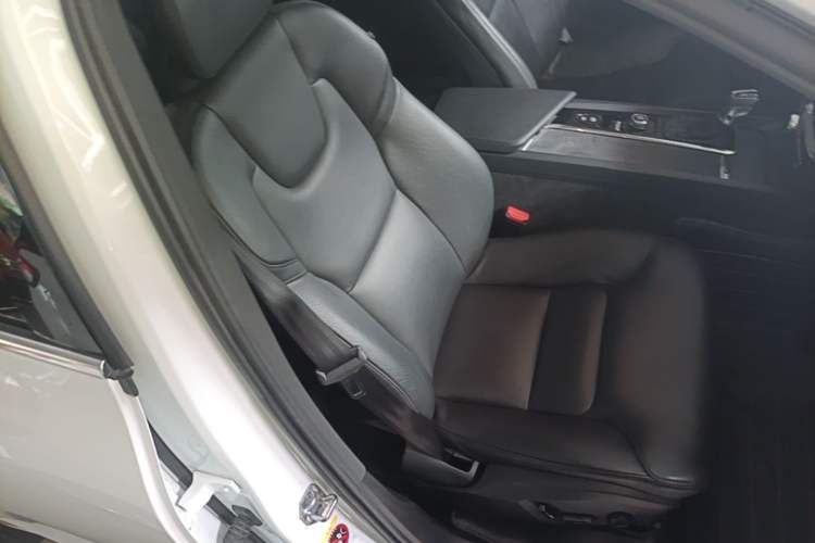 Used Volvo XC60 2019 T5 4x4 Smart Edition China VI Standard Right Front Seat