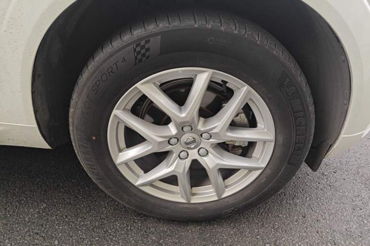 Used Volvo XC60 2019 T5 4x4 Smart Edition China VI Standard Right Front Wheel Hub