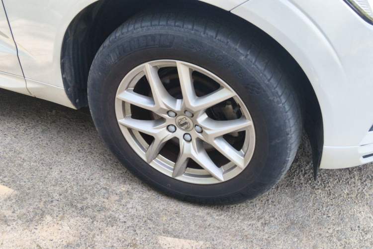 Used Volvo XC60 2019 T5 4x4 Smart Edition China V Standard Right Front Wheel Hub