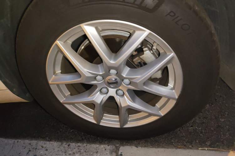 Used Volvo XC60 2019 T5 4x4 Smart Edition China V Standard Right Front Wheel Hub
