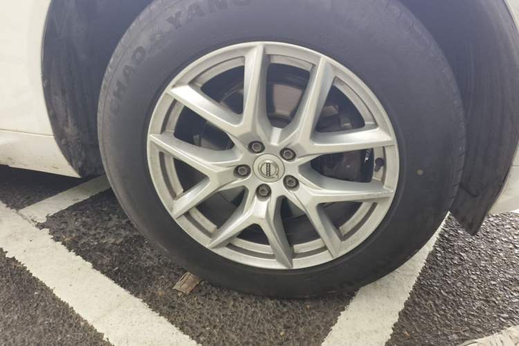 Used Volvo XC60 2019 T4 Zhiyi Edition China V Standard Right Front Wheel Hub