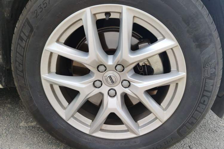 Used Volvo XC60 2019 T4 Zhiyi Edition China VI Right Front Wheel Hub