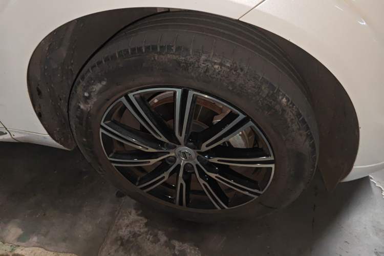 Used Volvo XC60 2019 T5 4x4 Smart Edition China V Standard Right Front Wheel Hub