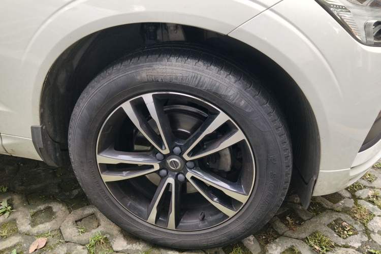 Used Volvo XC60 2019 T5 4x4 Smart Edition China V Standard Right Front Wheel Hub