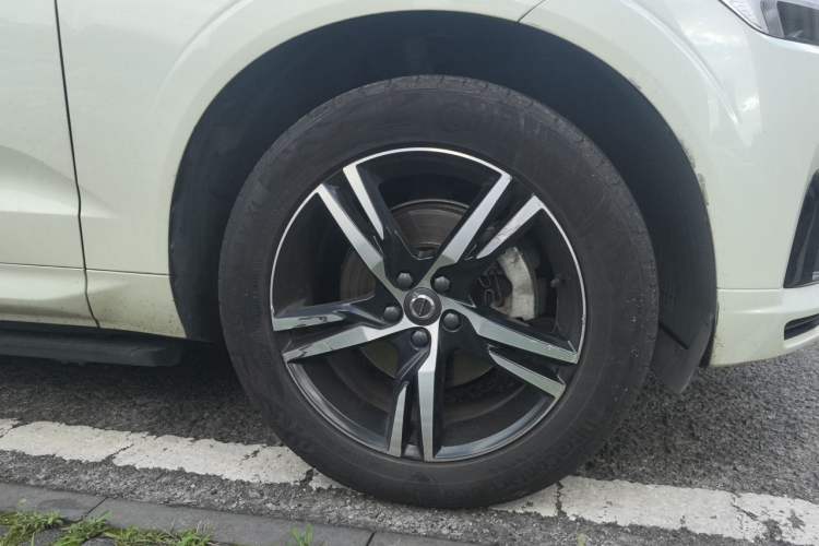 Used Volvo XC60 2019 T5 4x4 Smart & Dynamic Sport Edition China VI Standard Right Front Wheel Hub