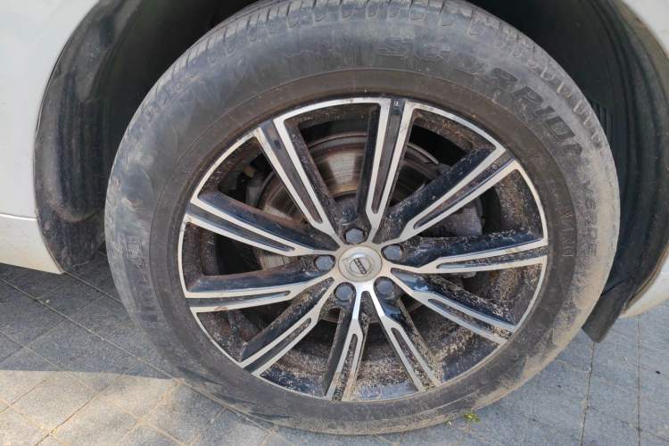 Used Volvo XC60 2019 T5 4x4 Zhiya Luxury Edition China VI Standard Right Front Wheel Hub