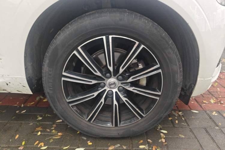 Used Volvo XC60 2019 T5 4x4 Zhiya Luxury Edition China VI Standard Right Front Wheel Hub