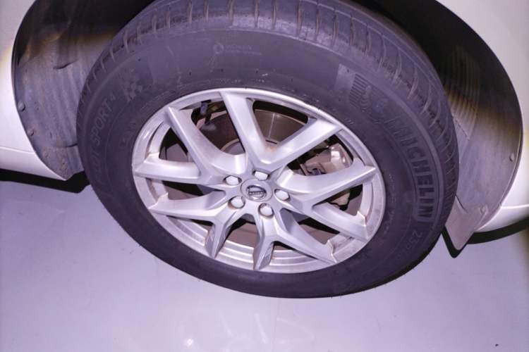 Used Volvo XC60 2019 T5 4x4 Smart Edition China V Standard Right Front Wheel Hub