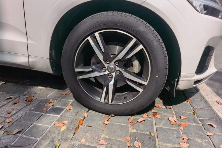 Used Volvo XC60 2019 T5 4x4 Zhiyuan Sport Edition China V Standard Right Front Wheel Hub