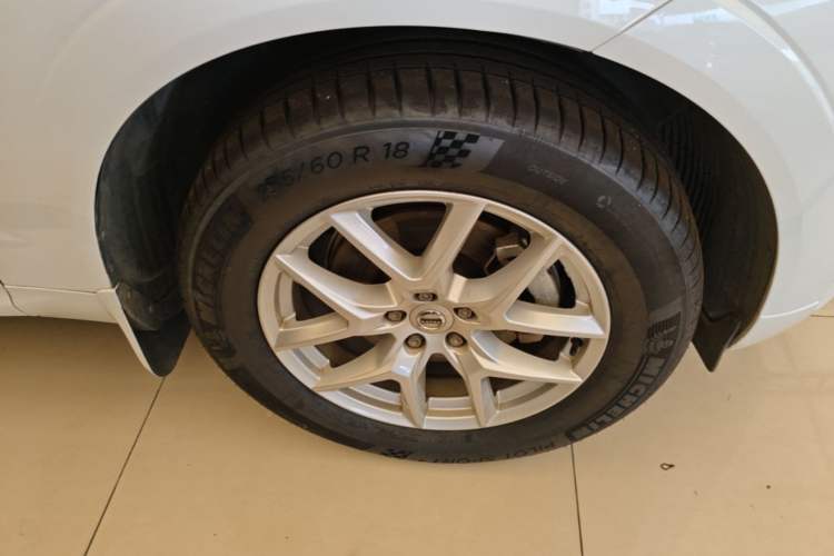 Used Volvo XC60 2019 T5 4x4 Smart Edition China VI Standard Right Front Wheel Hub