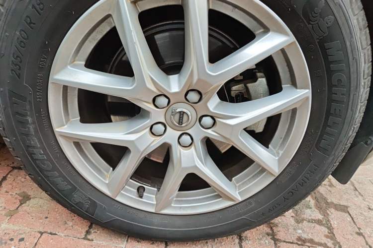 Used Volvo XC60 2019 T5 4x4 Smart Edition China V Standard Right Front Wheel Hub