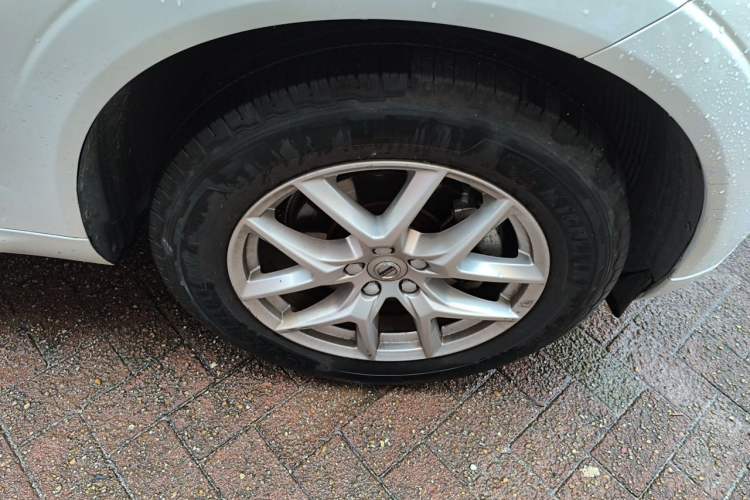 Used Volvo XC60 2019 T5 4x4 Smart Edition China VI Standard Right Front Wheel Hub
