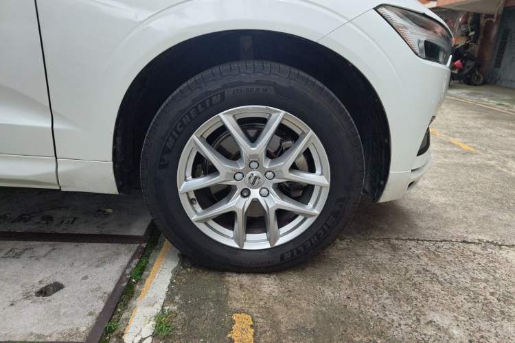 Used Volvo XC60 2019 T5 4x4 Smart Edition China VI Standard Right Front Wheel Hub