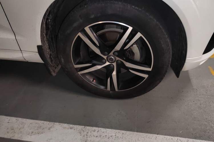 Used Volvo XC60 2019 T5 4x4 Zhiyuan Sport Edition China V Standard Right Front Wheel Hub
