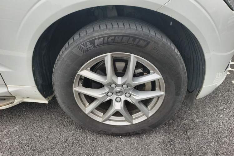 Used Volvo XC60 2019 T5 4x4 Smart Edition China V Standard Right Front Wheel Hub