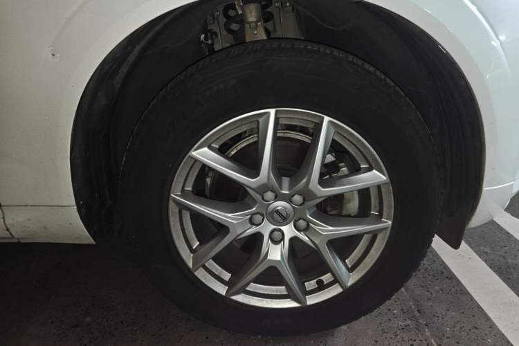 Used Volvo XC60 2019 T5 4x4 Smart Edition China VI Standard Right Front Wheel Hub