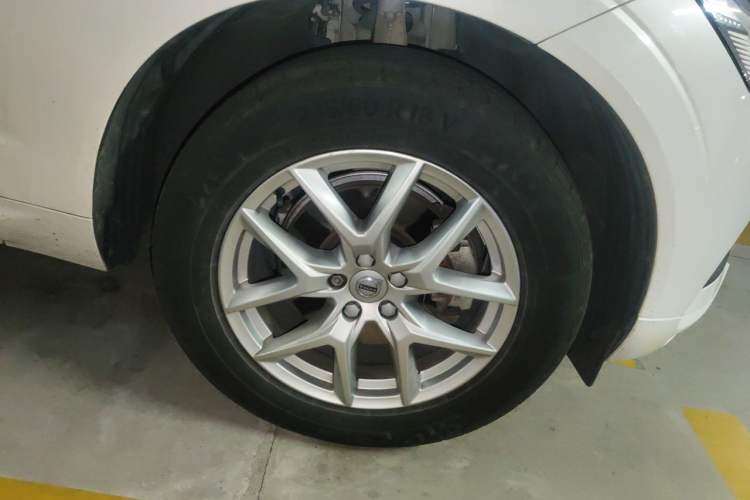 Used Volvo XC60 2019 T5 4x4 Smart Edition China V Standard Right Front Wheel Hub