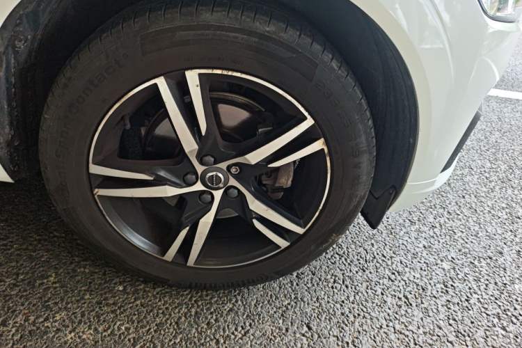 Used Volvo XC60 2019 T5 4x4 Zhiyuan Sport Edition China V Standard Right Front Wheel Hub