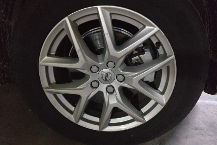 Used Volvo XC60 2019 T5 4x4 Smart Edition China V Standard Right Front Wheel Hub